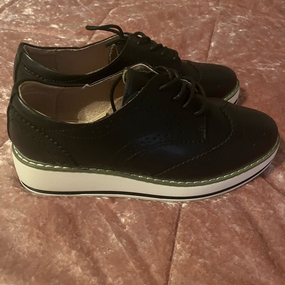 Stylish black oxfords - Picture 2 of 5